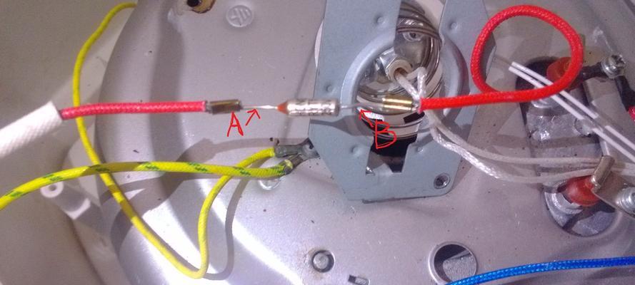 电饭煲两根线有电如何处理？维修步骤是什么？